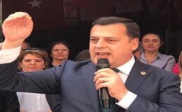 “SARAYLARIN HER BİRİ SİZİN OLSUN, MEYDANLAR BİZİM YA YETERLİ BİZE.”