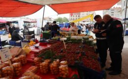 ZABITA EKİPLERİ PAZARDA DENETİM YAPTI