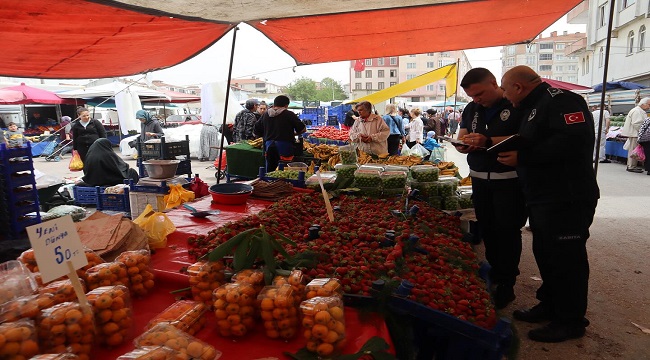 ZABITA EKİPLERİ PAZARDA DENETİM YAPTI
