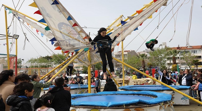 Mutlu Çocuk Sesleri Cumhuriyet Meydan’ında Yankılandı