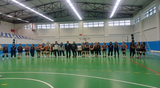 Genç Kızlar Voleybol İlçe Birinciliği Müsabakaları Başladı