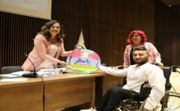 BAŞKAN YÜCEER ÖZEL GEREKSİNİMLİ BİREYLERİN TEMSİLCİLERİYLE BİR ARAYA GELDİ