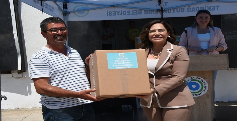 Başkan Yüceer, balıkçı esnafına yardım paketi takdim etti