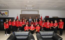 U-10 VE U-11 KIZ BASKETBOL TAKIMLARI ERGENE KAYMAKAMI  KADİR DUMAN’I ZİYARET ETTİ