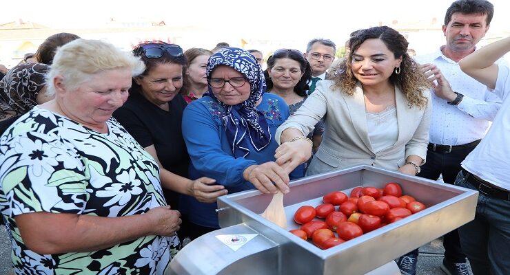 MALKARALI ÜRETİCİLERE SALÇA MAKİNESİ DAĞITIMI YAPILDI