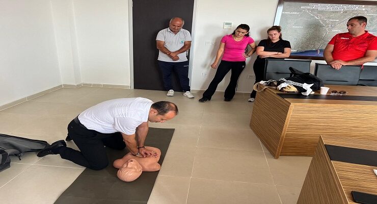 Ergene İlçesinde Spor Tesislerinde Çalışan İlkyardımcılara Yönelik İlkyardım Eğitimi Yenileme Programı Düzenlendi