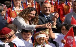 CANDAN BAŞKAN İLK DERS ZİLİ PROGRAMINDA ÖĞRENCİ VE EĞİTİMCİLERİN YANINDAYDI