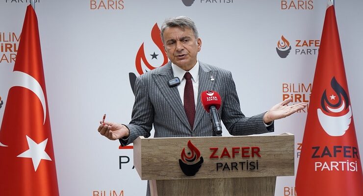 Karamahmutoğlu: Teğmenlere sormak yerine Ali Erbaş’a sorsaydınız, ‘Elinde kılıç ile ibadethanede ne işin var Ali?’