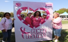 PEMBE FESTİVALLE MEME KANSERİNE DİKKAT ÇEKİLDİ