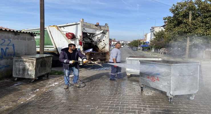 Büyükyoncalı’da çöp konteynerleri dezenfekte edildi