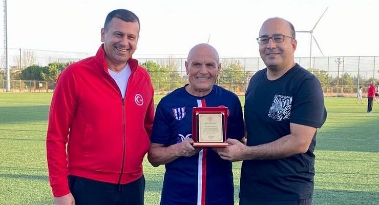 71 YAŞINDAKİ SEBAHATTİN TURAL’A SPORTİF KATKILARINDAN DOLAYI PLAKET VERİLDİ