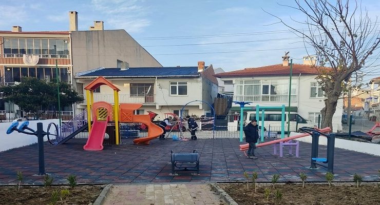 Şarköy Belediyesi Çocuk Oyun Parklarını Yenilemeye Devam Ediyor