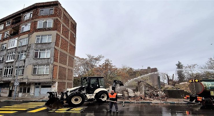 Süleymanpaşa Belediyesi Metruk Binaların Yıkımına Başladı