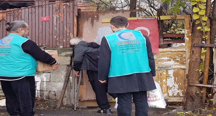 EVİ YANAN VATANDAŞA CANSUYU