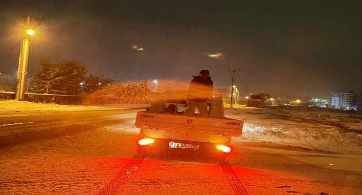 Belediye ekipleri, topyekun sahada