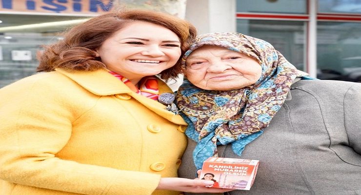 ERGENE BELEDİYE BAŞKANI MÜGE YILDIZ TOPAK VATANDAŞLARININ REGAİP KANDİLİNİ KUTLADI