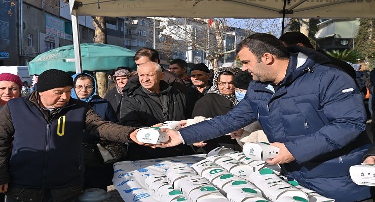 Süleymanpaşa Belediyesi Regaip Kandili dolayısıyla kandil simidi ikramı yaptı
