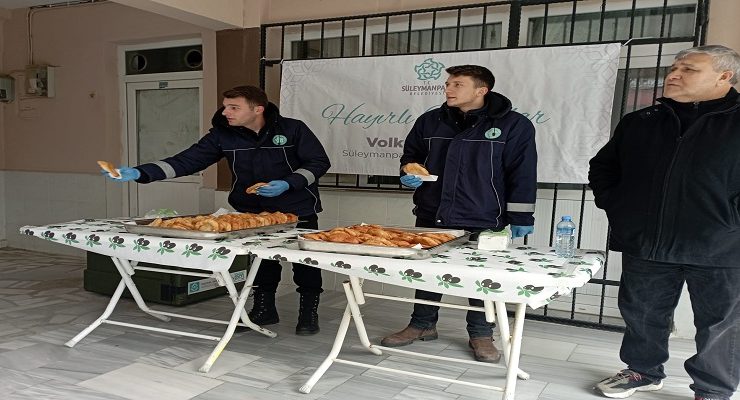 Cuma Namazı Sonrası Lokma İkramı Devam Ediyor