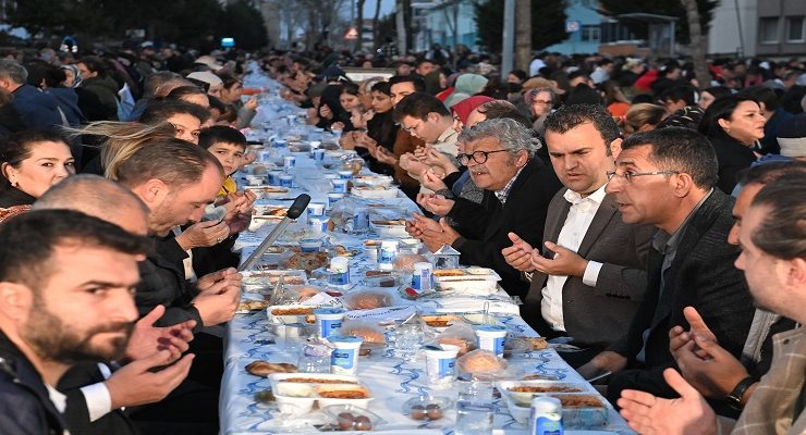 Halk Sofraları İki Mahallede Binlerce Vatandaşı Ağırladı