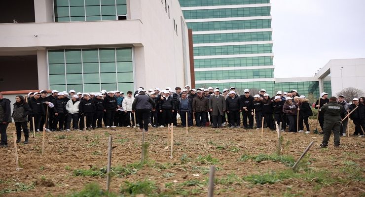 ORMAN HAFTASI DOLAYISIYLA TEKİRDAĞ NKÜ’DE FİDAN DİKİMİ GERÇEKLEŞTİ