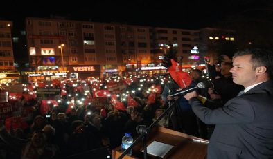 Başkan Sarıkurt Ceketi Çıkardı, Kolları Sıvadı, İmamoğlu’nu Hatırlattı