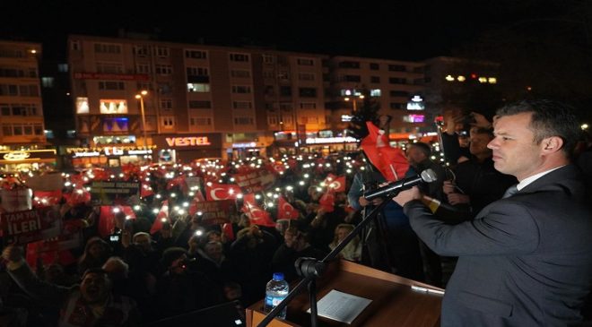 Başkan Sarıkurt Ceketi Çıkardı, Kolları Sıvadı, İmamoğlu’nu Hatırlattı