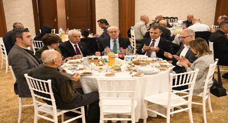 Keşan Belediyesi tarafından şehit aileleri ve gazilere iftar verildi