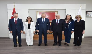 PROF. DR. GJORGE IVANOV VE BERABERİNDEKİ HEYETTEN REKTÖRE ZİYARET