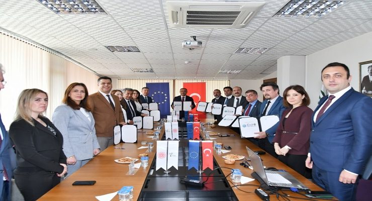 TEKİRDAĞ NKÜ, AB TARAFINDAN FONLANAN ‘BATI MARMARA AVRUPA DİJİTAL İNOVASYON MERKEZİ (EDIH) WEST MARMARA PROJESİ KONSORSİYUMU’ İMZA TÖRENİNE KATILDI