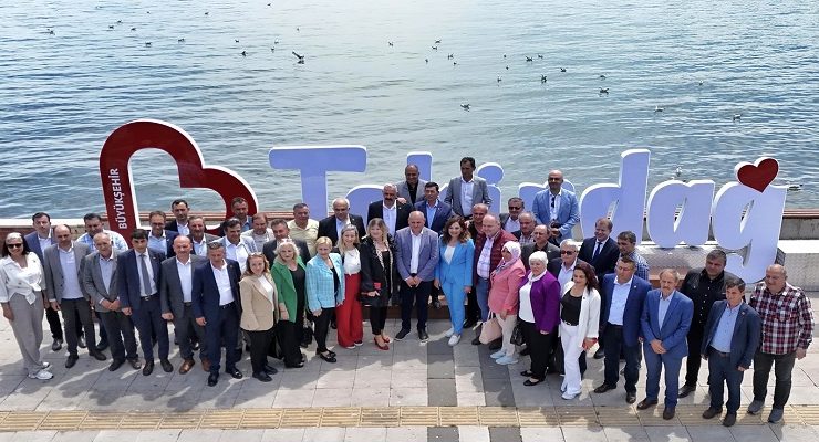 CANDAN BAŞKAN MUHTARLAR VE  BASIN MENSUPLARI İLE BİR ARAYA GELDİ