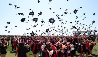 2024-2025 AKADEMİK YILI LİSANS MEZUNİYET TÖRENİ GERÇEKLEŞTİ