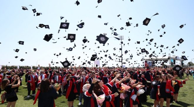 2024-2025 AKADEMİK YILI LİSANS MEZUNİYET TÖRENİ GERÇEKLEŞTİ