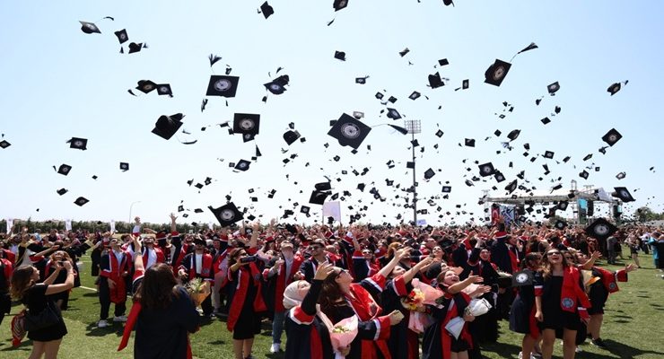 2024-2025 AKADEMİK YILI LİSANS MEZUNİYET TÖRENİ GERÇEKLEŞTİ