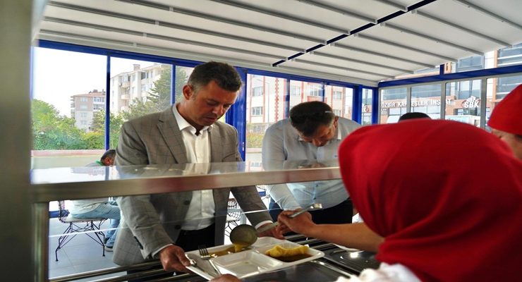 Başkan Sarıkurt, Çorlu Belediyesi Kent Lokantası’nda Vatandaşlarla Buluştu
