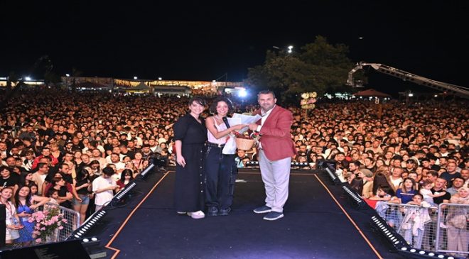 Kiraz Festivalinin İkinci Gününde Yüksek Sadakat ve Zeynep Bastık Coşturdu