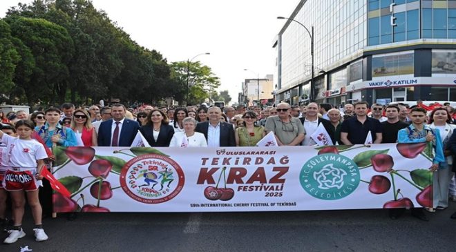 On Binlerce Tekirdağlı Festival Coşkusuyla Kortejde Yürüdü