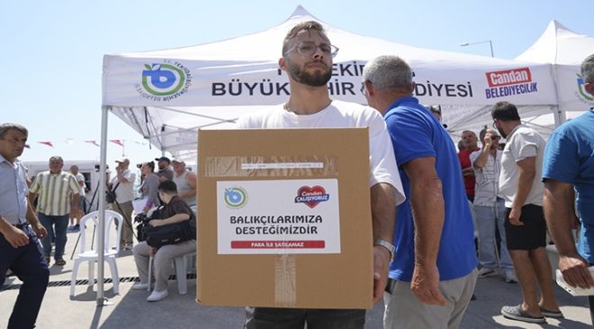 BÜYÜKŞEHİR’DEN BALIKÇILARA TEKNE BAKIM MALZEMESİ VE KIYAFET DESTEĞİ