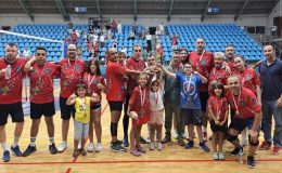 Keşan DOÇEK, Edirne Voleybol Turnuvasında Kupayı Kaldırdı
