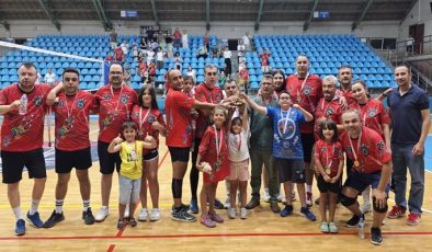 Keşan DOÇEK, Edirne Voleybol Turnuvasında Kupayı Kaldırdı