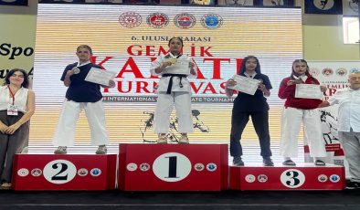 KARATE SPORCULARINDAN GURURLANDIRAN BAŞARI