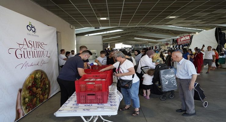 Çorlu Belediyesinden Atakent Pazar Yeri’nde Aşure İkramı