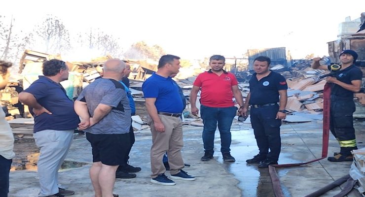 Başkan Sarıkurt Fabrika Yangınını Yerinde İnceledi