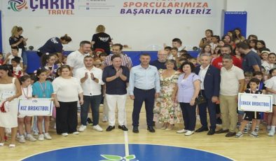 Başkan Sarıkurt, Yaz Spor Okulları Kapanış Törenine Katıldı