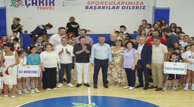 Başkan Sarıkurt, Yaz Spor Okulları Kapanış Törenine Katıldı