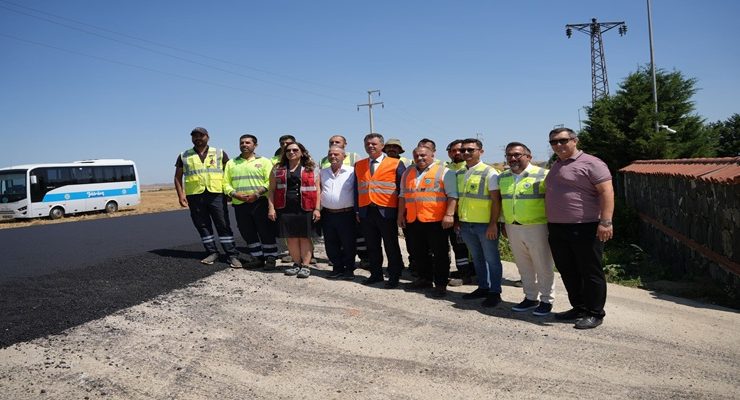 Başkanlar Sarıkurt ve Yüceer Sarılar Yolundaki Asfalt Çalışmalarını İnceledi