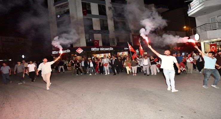 30 Ağustos Zafer Bayramı Coşkusu Keşan’da Fener Alayı ve Konser ile Taçlandı