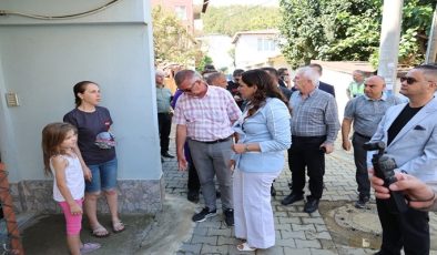 SÜLEYMANPAŞA’DA ANİ BASTIRAN YAĞIŞ SONRASI BÜYÜKŞEHİR VE TESKİ EKİPLERİ SEFERBER OLDU