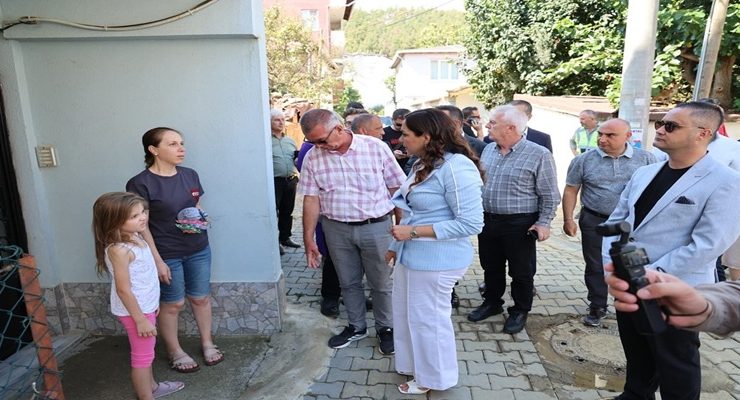 SÜLEYMANPAŞA’DA ANİ BASTIRAN YAĞIŞ SONRASI BÜYÜKŞEHİR VE TESKİ EKİPLERİ SEFERBER OLDU