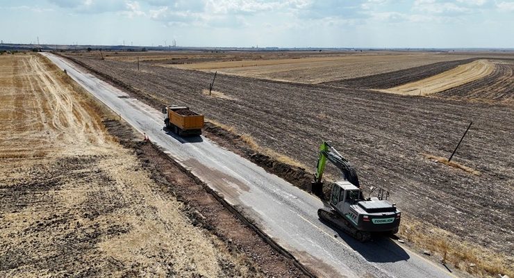 BÜYÜKŞEHİR YOLLARI YENİLİYOR, ULAŞIM KONFORUNU ARTIRIYOR