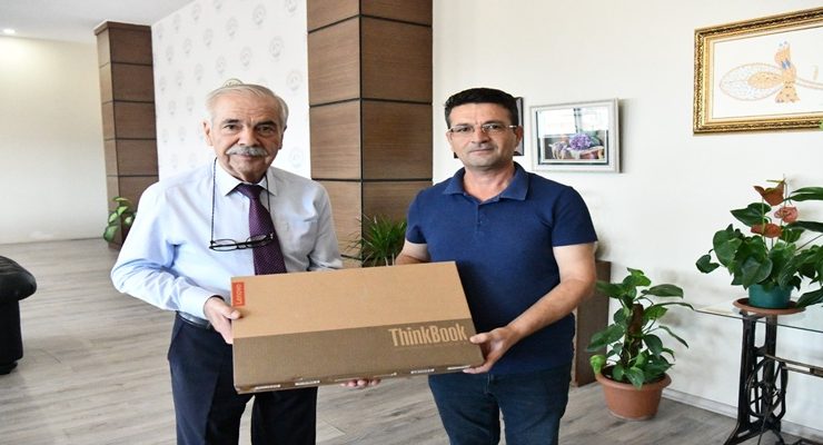 Geleceğin Doktoruna Başkan Özcan’dan Anlamlı Emanet